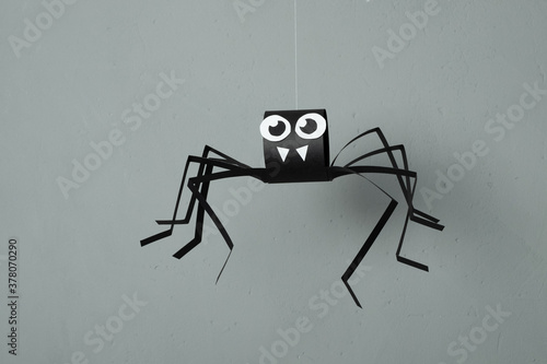 DIY Halloween paper spider. Halloween craft step by step instructions. Step 16.