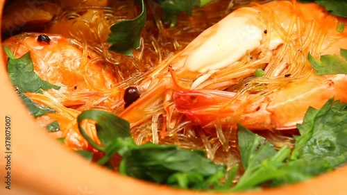Wallpaper Mural Baking prawns with noodles in pot , Thai famous food Torontodigital.ca