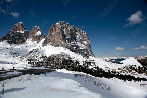 Blick vom Sella Pass auf das Gebirge. Trentino, Südtirol, Italien, Europa photo