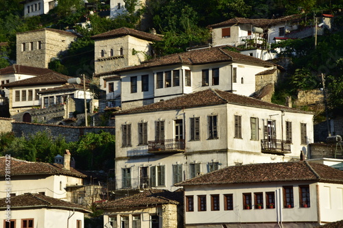Miasto Berat Albania 1000 okien © Barbara