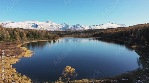 The natural scenery of autumn forests, snow-capped mountains and lakes. Russia’s most popular travel destination is located in the Altai Mountains of Siberia, Russia.