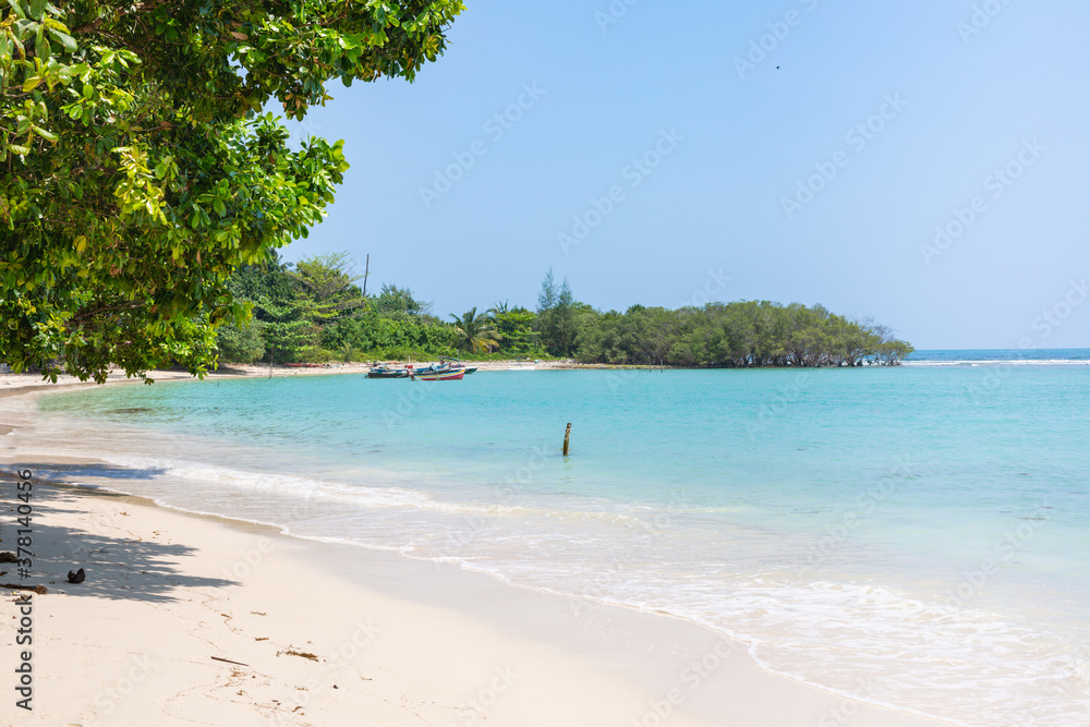 Fototapeta premium Beach with Crystal water and Rocks beach view at Koh Samui Island Thailand