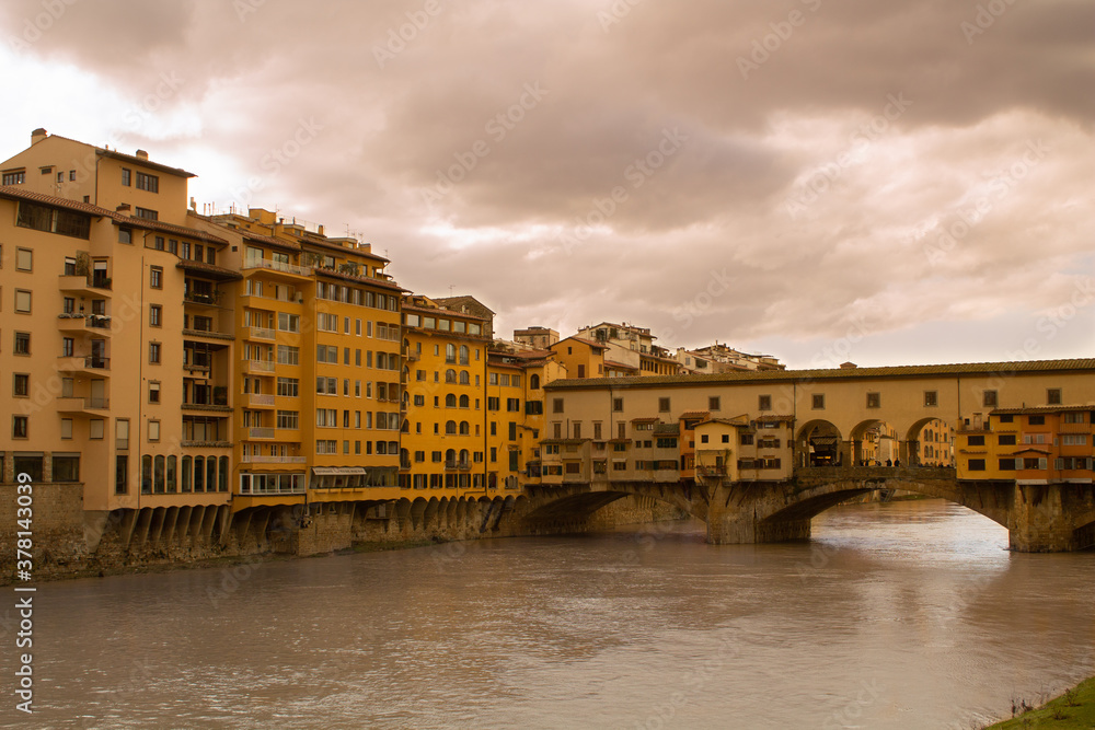 Firenze Ponte Vecchio prima della pioggia