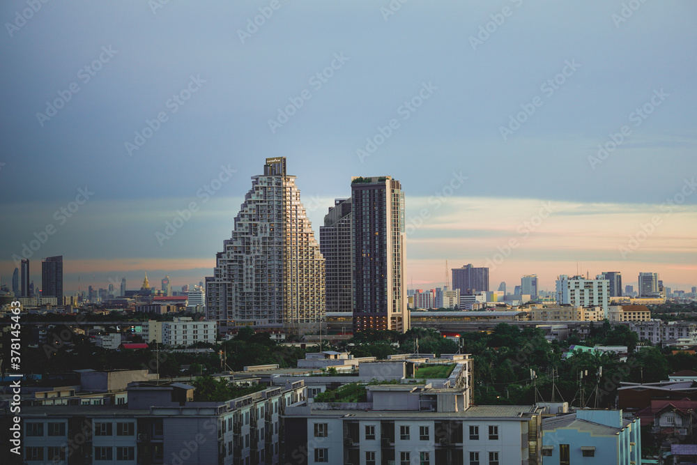 Fototapeta premium Buiding and the sunset sky view