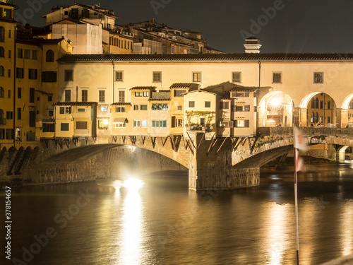 Italia  Toscana  Firenze. Il Ponte Vecchio di notte.
