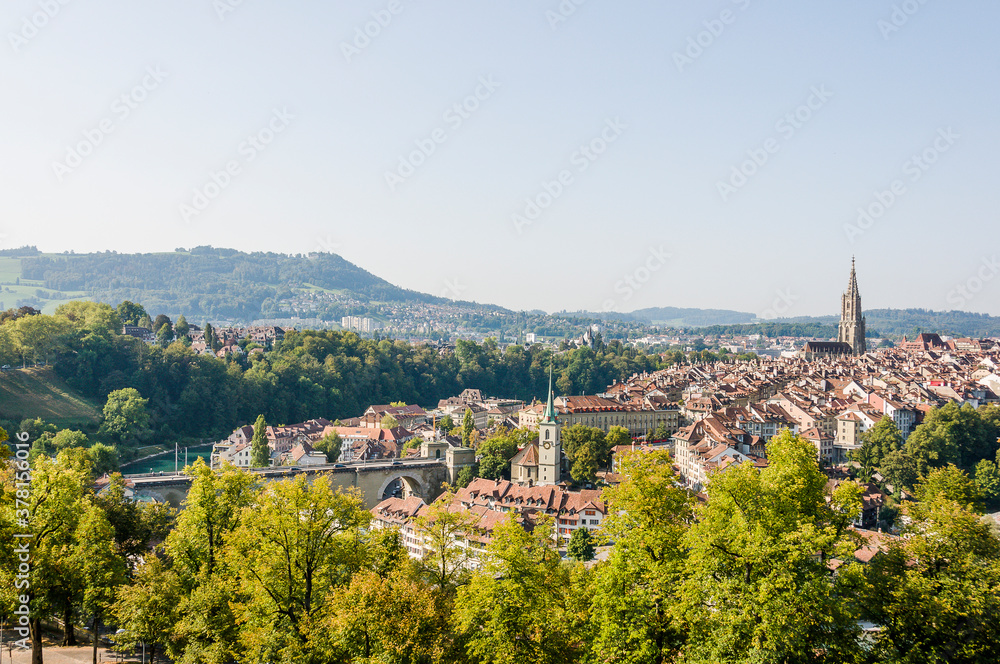 Bern, Stadt, Altstadt, Münster, Nydeggkirche, Altstadthäuser, Aussichtspunkt, Nydeggbrücke, Nydegg, Rosengarten, Gurten, Aare, Fluss, Sommer, Schweiz