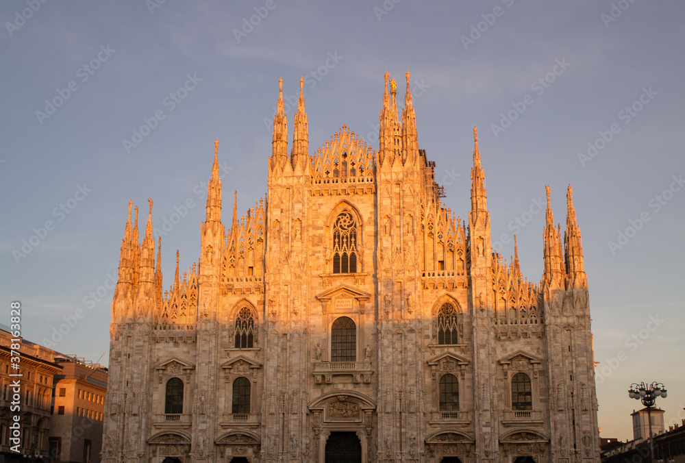 Duomo di Milano al tramonto
