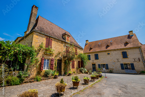 Tapety artystyczne Dans les rues de Saint Léon sur Vézère