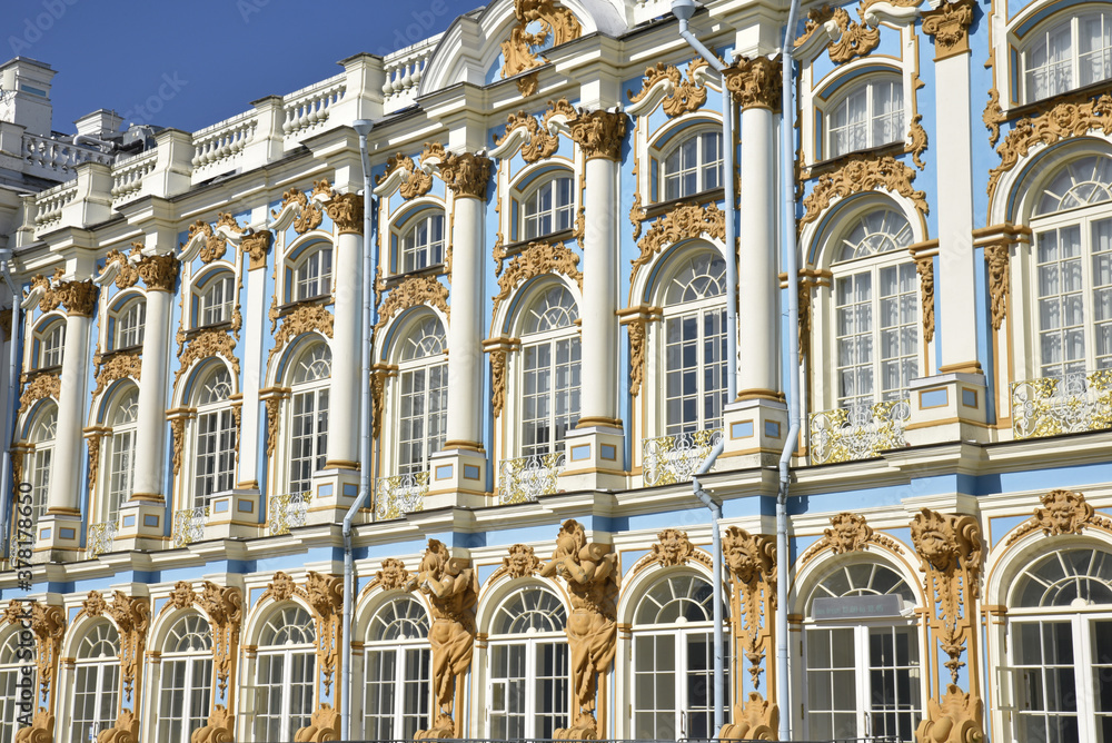 Façade baroque du palais Catherine à Saint-Pétersbourg, Russie