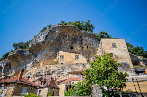 Obraz na plátně Habitations Troglodytes de Les Eyzies-de-Tayac-Sireuil