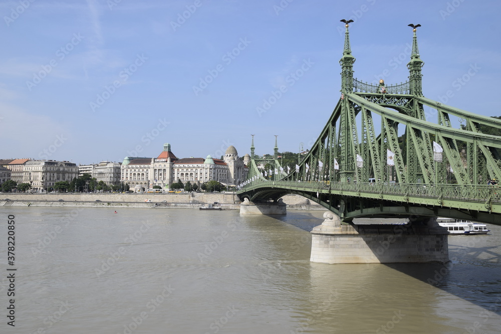 Fototapeta premium Bridge over the Danube in the city of Budapest