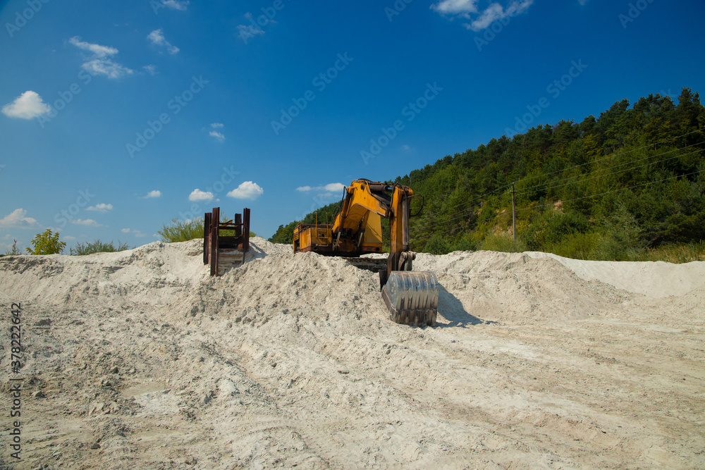 Obraz premium excavator in wasteland polluted area outdoor environment