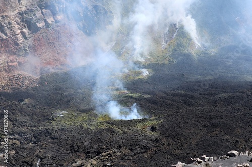 Etna - Interno del cratere Bocca Nuova