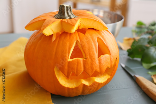 Obraz na płótnie Carved Halloween pumpkin on table