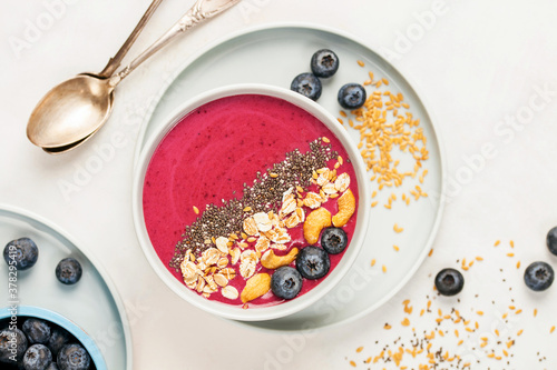 Smoothie bowl with fresh berries