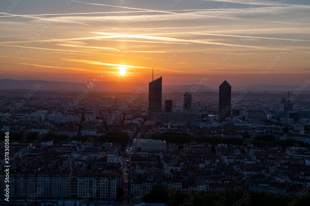 Obraz premium Lever de soleil sur la ville de Lyon