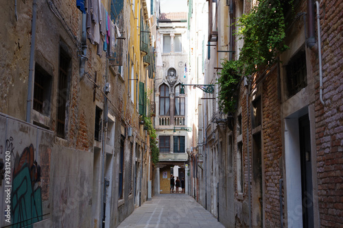 Fototapeta Naklejka Na Ścianę i Meble -  Etroite ruelle de Venise