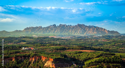 Fotografia Penedes wine region with Montserrat mountains in the background