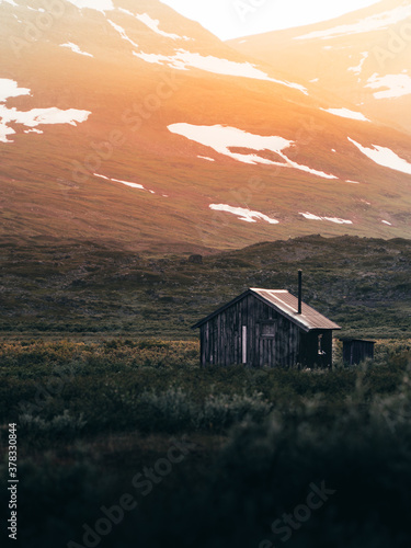 Obraz na plátně Abandoned Laplander cabin in norther Sweden