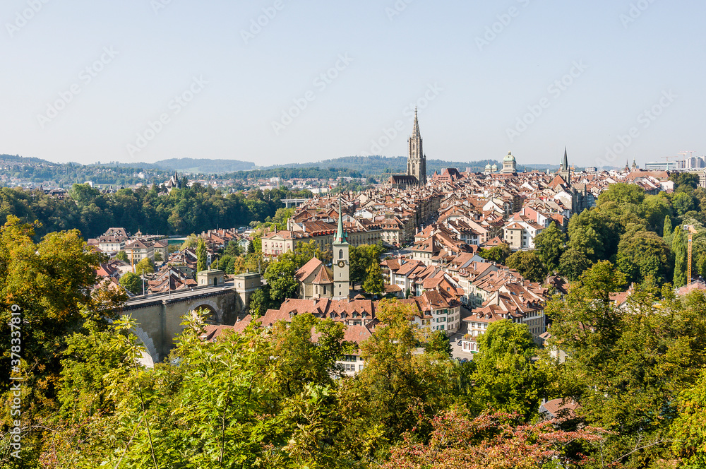 Bern, Münster, Nydeggkirche, Altstadt, Stadt, Altstadthäuser, Aussichtspunkt, Nydeggbrücke, Nydegg, Rosengarten, Aare, Fluss, Sommer, Schweiz Bern, Münster, Nydeggkirche, Altstadt, Stadt, Altstadthäuser, Aussichtspunkt, Nydeggbrücke, Nydegg, Rosengarten, Aare, Fluss, Sommer, Schweiz