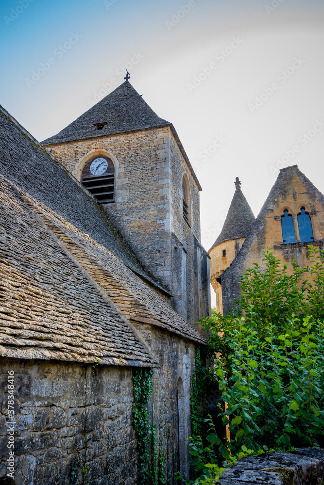 Le village de Saint-Genies et ses toits de Lauze