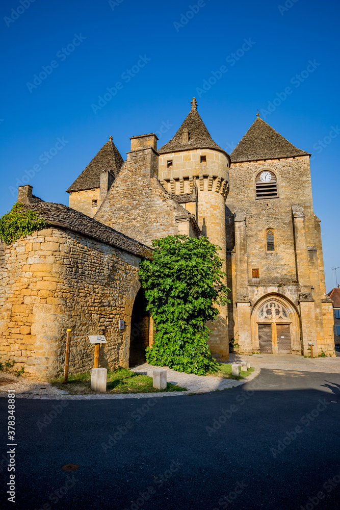 Église Notre-Dame de l'Assomption et chateau de Saint-Genie