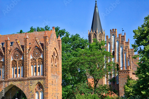 Neubrandenburg - Stargarder Tor und Marienkirche