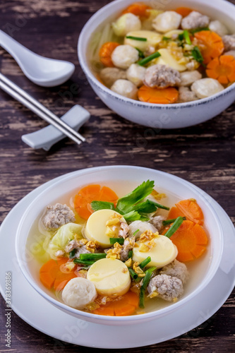 Clear soup with tofu and minced pork