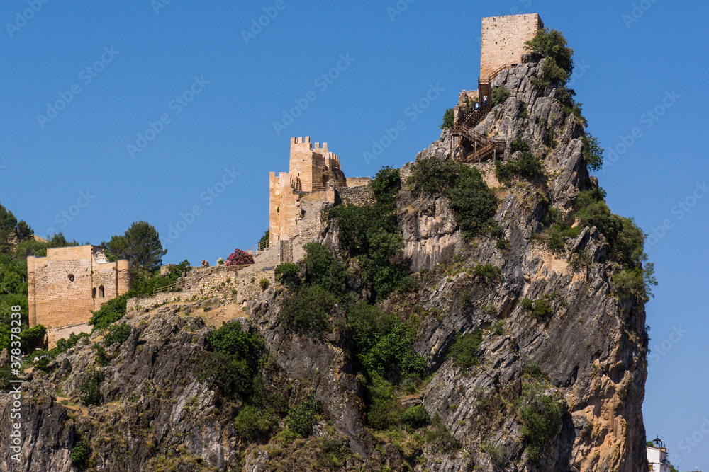 Castillo de La Iruela, origen almohade, construido sobre cimientos pre-bereberes, La Iruela, valle del Guadalquivir, parque natural sierras de Cazorla, Segura y Las Villas, Jaen, Andalucia, Spain