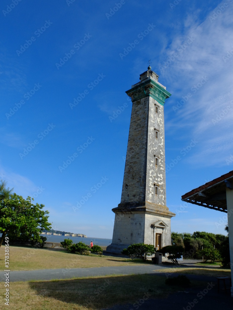 Saint-Georges-de-Didonne , phare de Vallières