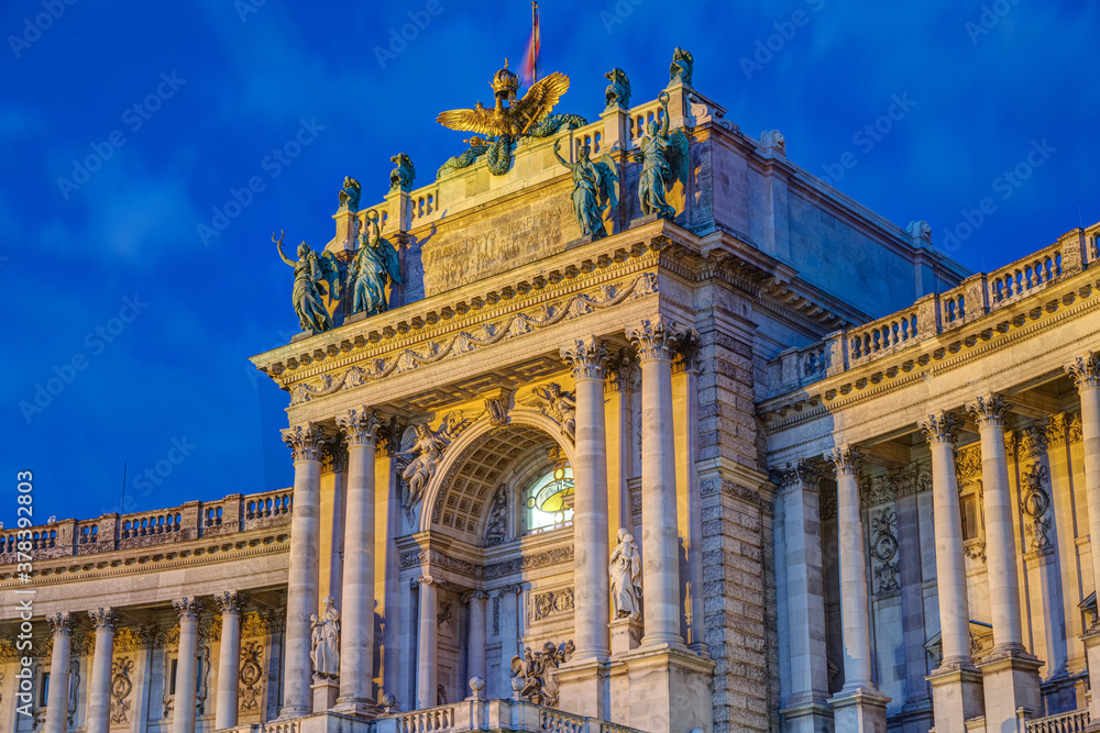 Obraz premium Detail of the Neue Burg at Hofburg in Vienna at night