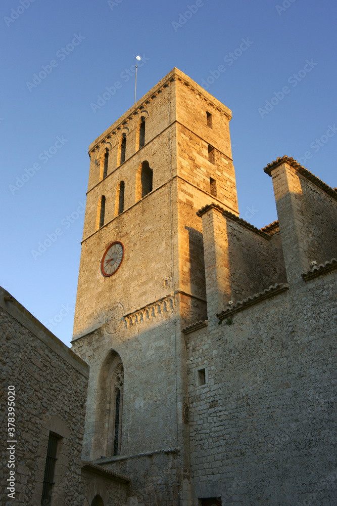 Fototapeta premium Catedral gotica de nuestra señora de las nieves(s.XIII), recinto amurallado de Dalt Vila(s.XVI).Eivissa.Ibiza.Islas Pitiusas.Baleares.España.
