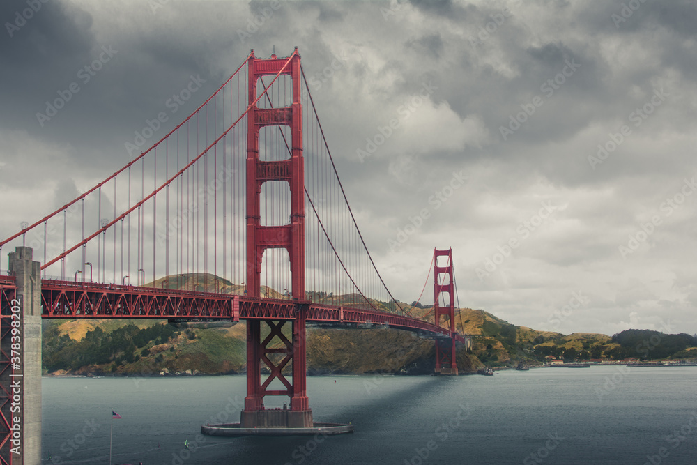 Fototapeta premium Golden Gate bridge in San Francisco California 