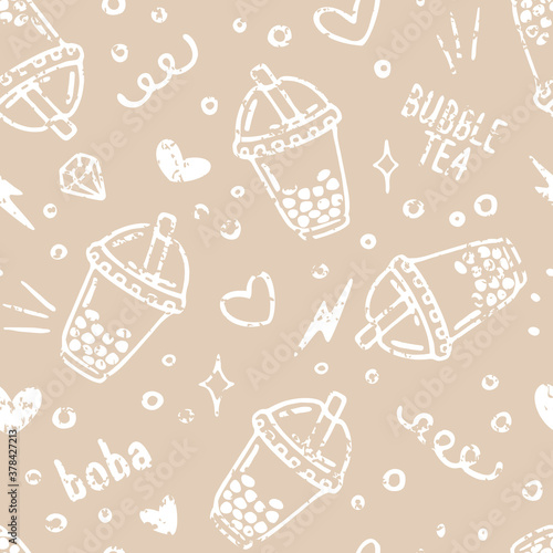 Vector seamless pattern with bubble tea in plastic cups and doodles. Popular drink with tapioca pearls. Chalk texture