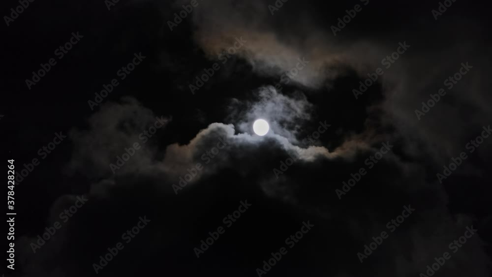 full moon moving between clouds, 4k full moon moving between clouds, 4k