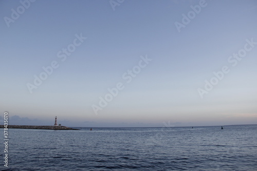 hermoso atardecer en el mar, vida marina, faro en el mar © eric.rodriguez