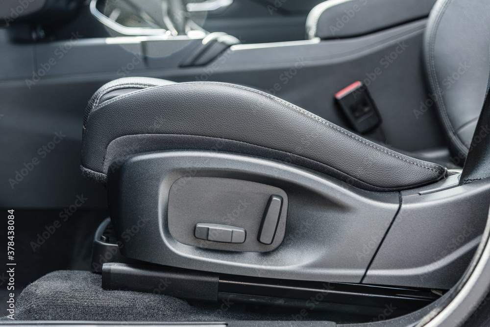 A car seat controle button