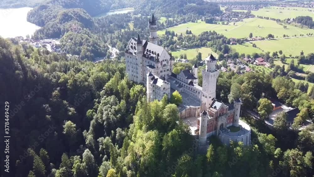 Vue aérienne d'un chateau en Bavière Vue aérienne d'un chateau en Bavière