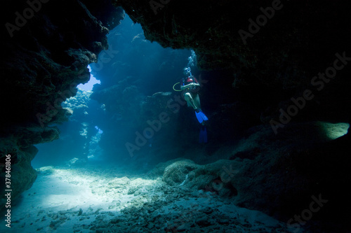 Fototapeta Naklejka Na Ścianę i Meble -  Scuba Diver at Eden Rock, Cayman Islands, Caribbean