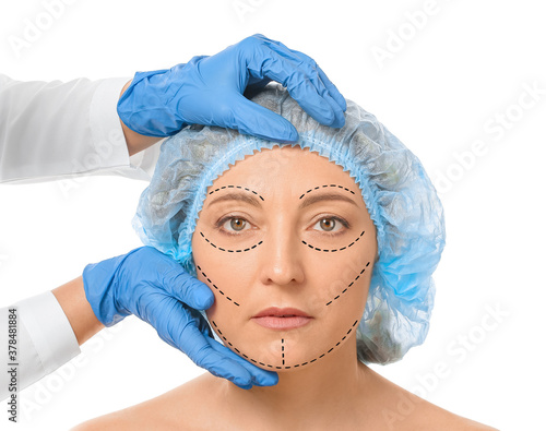 Plastic surgeon examining w...