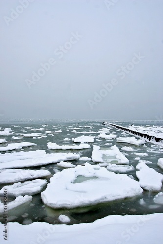 Cuadro en lienzo Eisschollen auf der Ostsee
