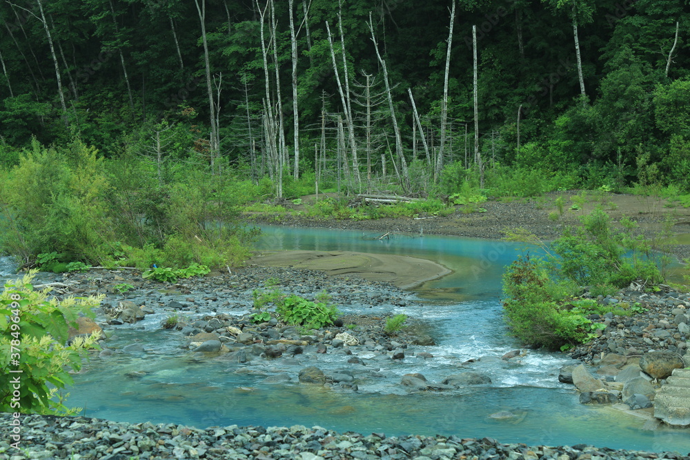 青い池