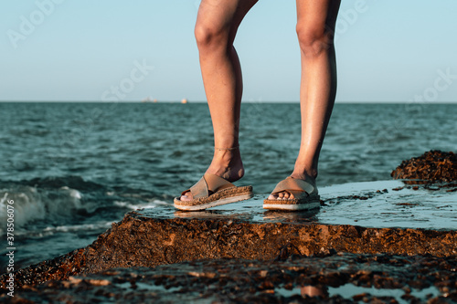 female legs, walking along the seashore, waves © Сергей Безрученко
