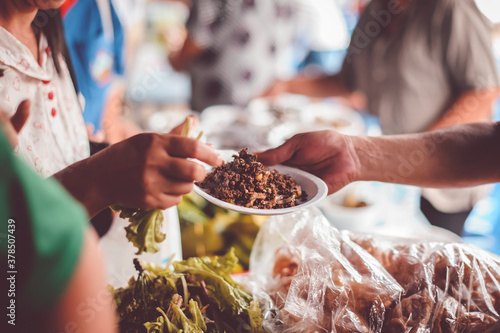 Fotografija sharing food with humans in society : concept assisting people with homeless foo