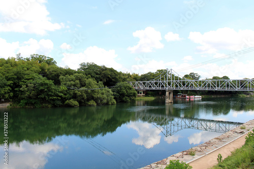 Fototapeta Naklejka Na Ścianę i Meble -  Bridge connecting Okayama Korakuen Garden and its reflection