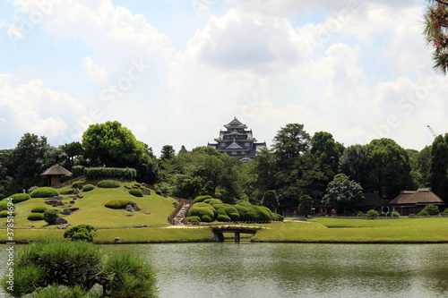 Εκτύπωση καμβά Reflection of Okayama Korakuen Garden and the Castle as background