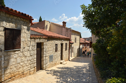 Fototapeta Naklejka Na Ścianę i Meble -   street in old town in Rovinj, Croatia 