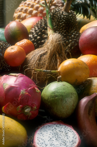 Fototapeta Naklejka Na Ścianę i Meble -  Natures mortes de fruits