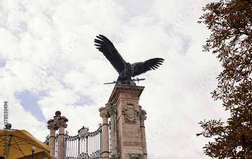 Wallpaper Mural Symbol of Buda Castle Torontodigital.ca