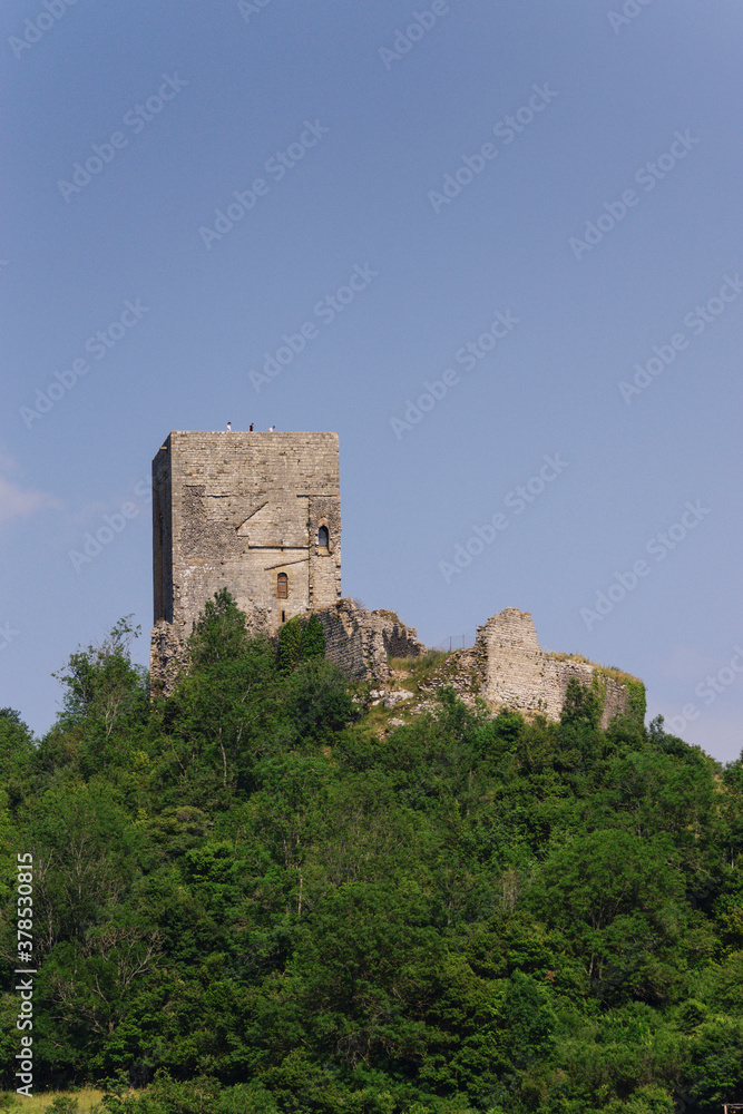 castillo de Puivert, siglo XIV, castillo cátaro ubicado en el pueblo de Puivert, en el departamento del Aude, Languedoc-Roussillon, pirineos orientales,Francia, europa